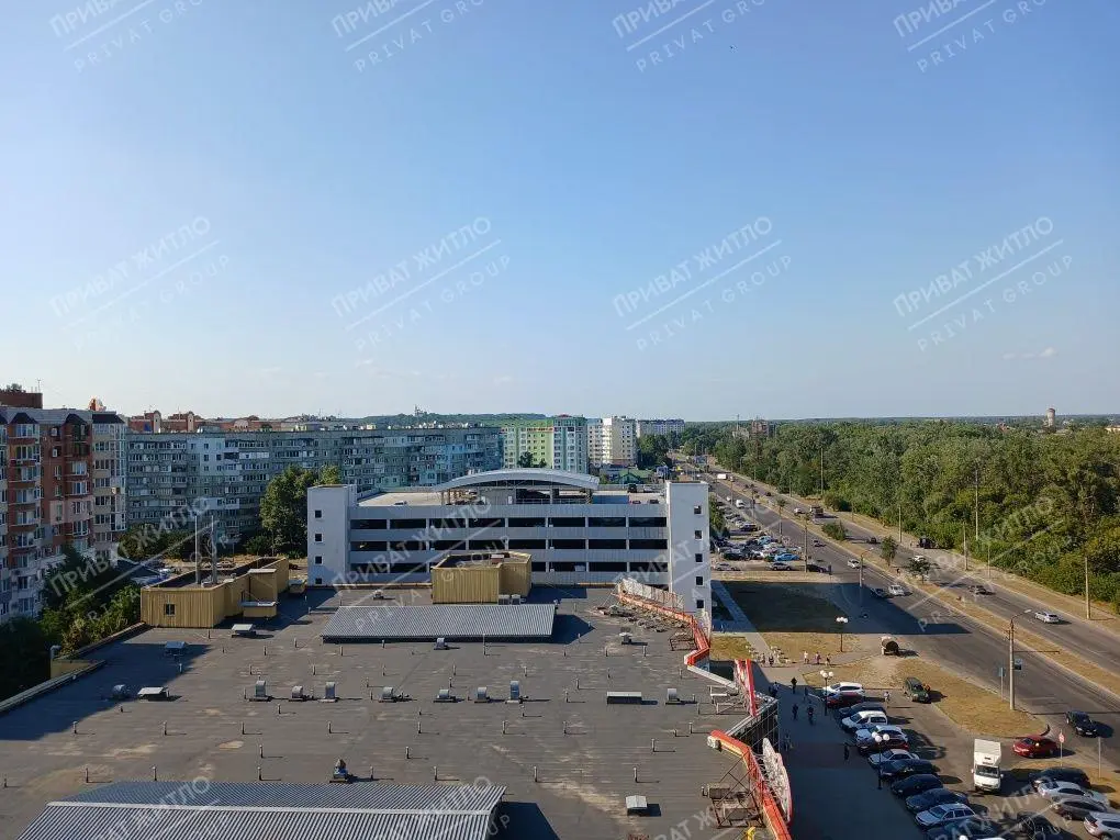 Простора видова квартира, мікрорайон Левада