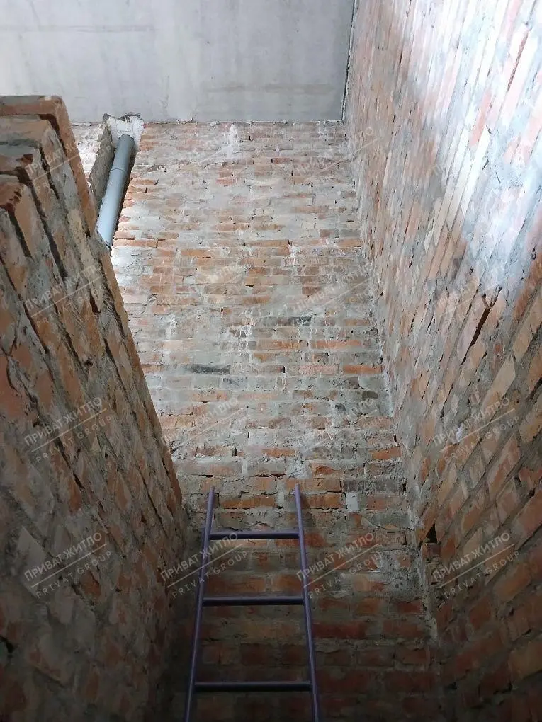 Простора видова квартира, мікрорайон Левада