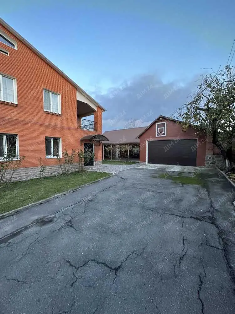 Доглянутий будинок район Павленківської площі.