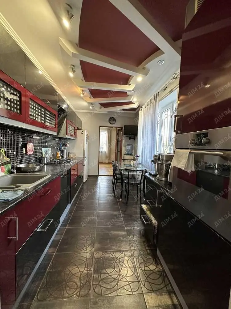 Доглянутий будинок район Павленківської площі.