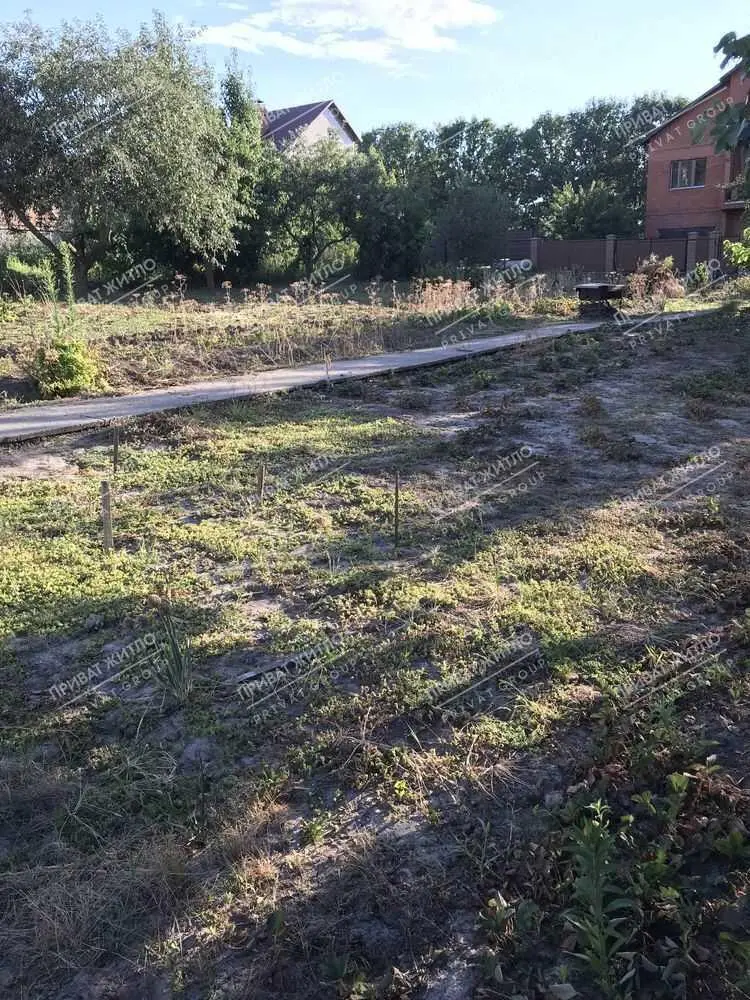 Продаж ділянки на Червоному шляху