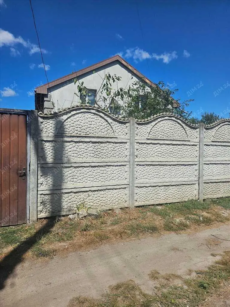 Чудовий будинок неподалік річки в місті!