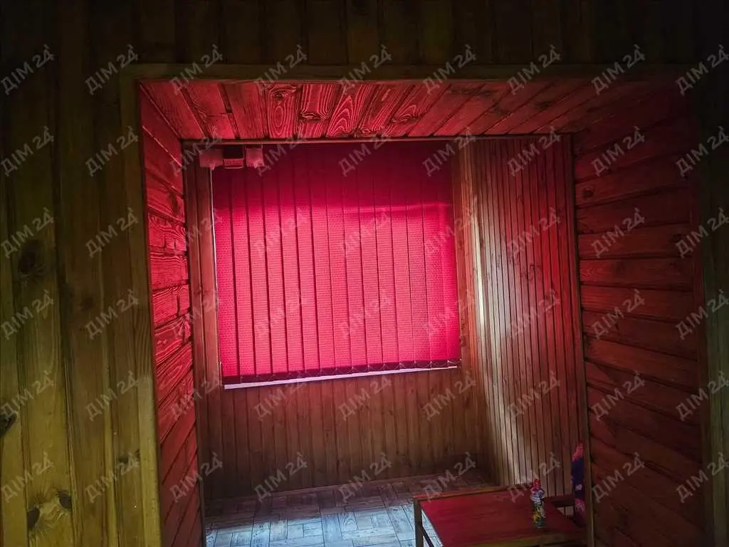 Чудовий будинок неподалік річки в місті!