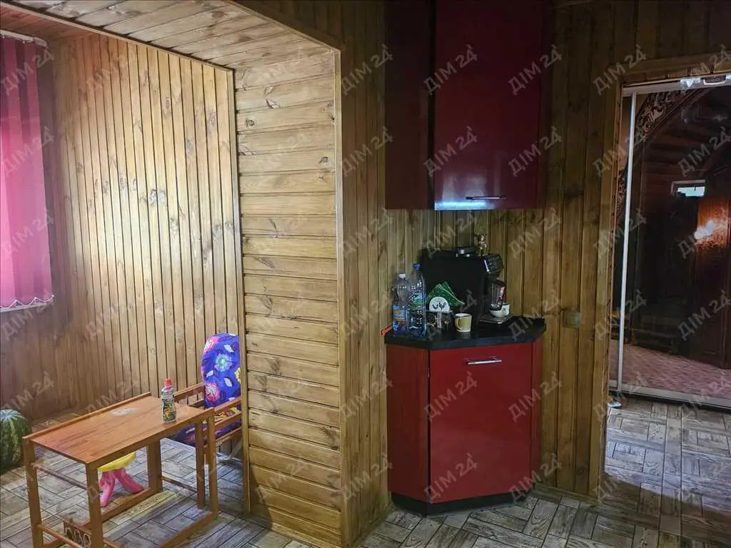 Чудовий будинок неподалік річки в місті!