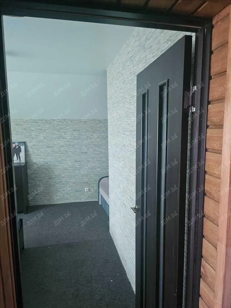 Чудовий будинок неподалік річки в місті!