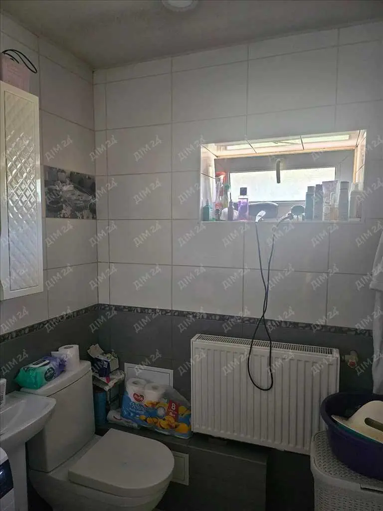 Чудовий будинок неподалік річки в місті!