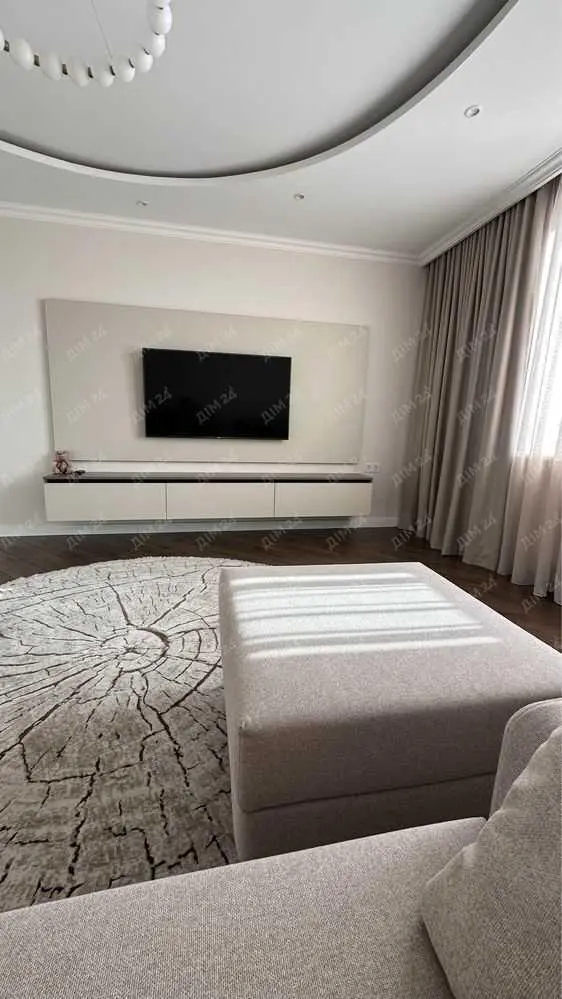 Трикімнатна квартира з ремонтом у центрі