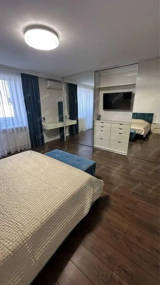 Трикімнатна квартира з ремонтом у центрі