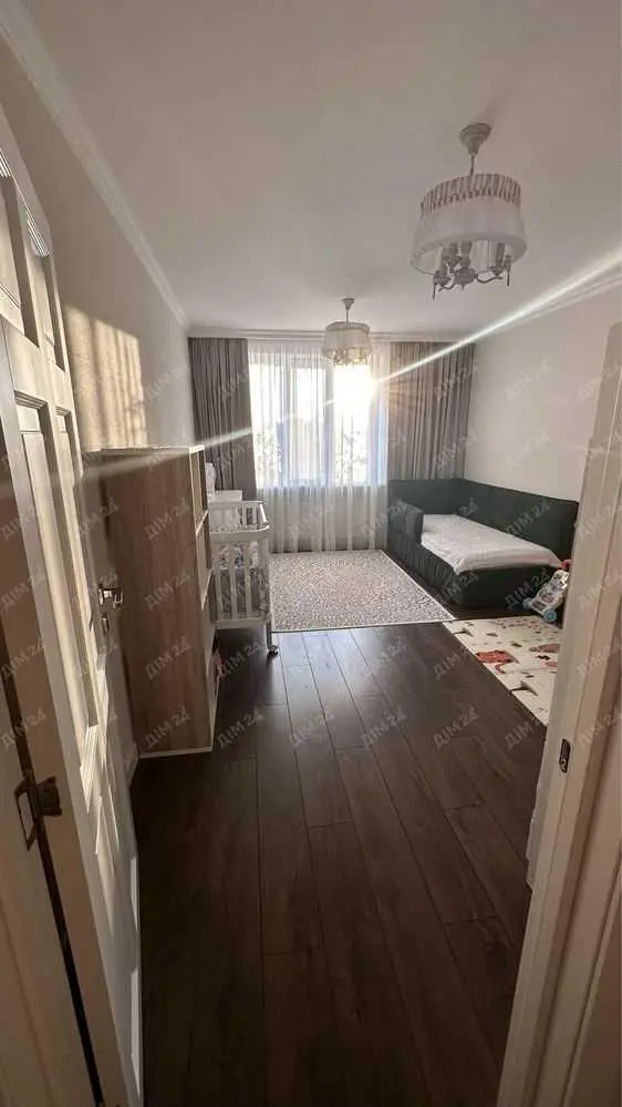 Трикімнатна квартира з ремонтом у центрі