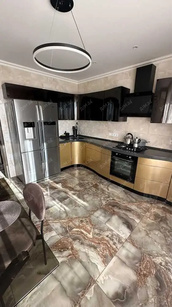 Трикімнатна квартира з ремонтом у центрі