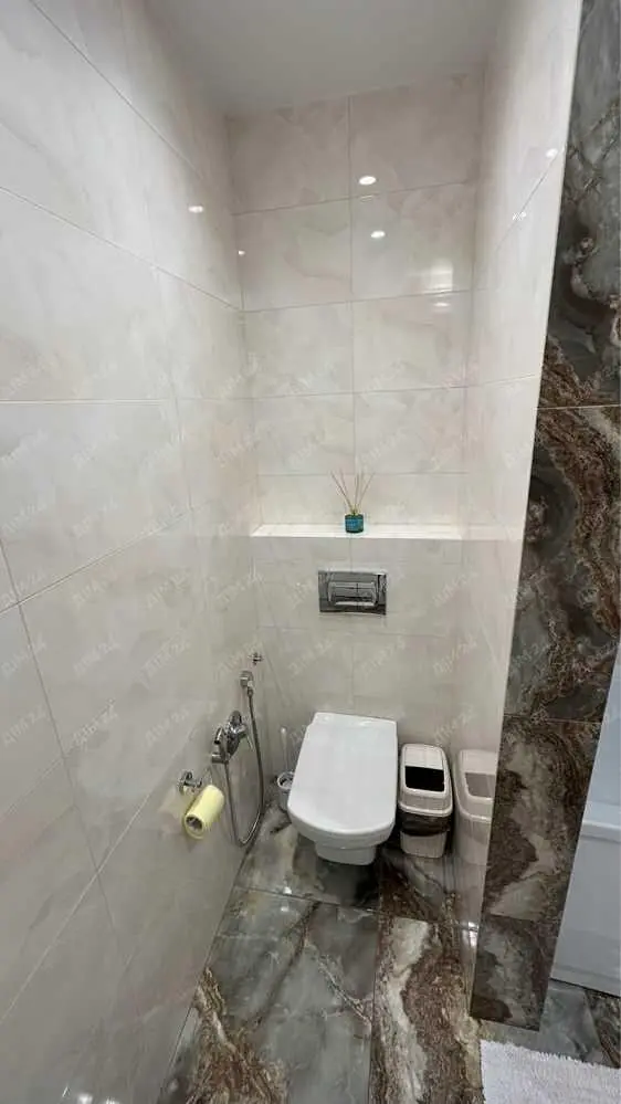 Трикімнатна квартира з ремонтом у центрі