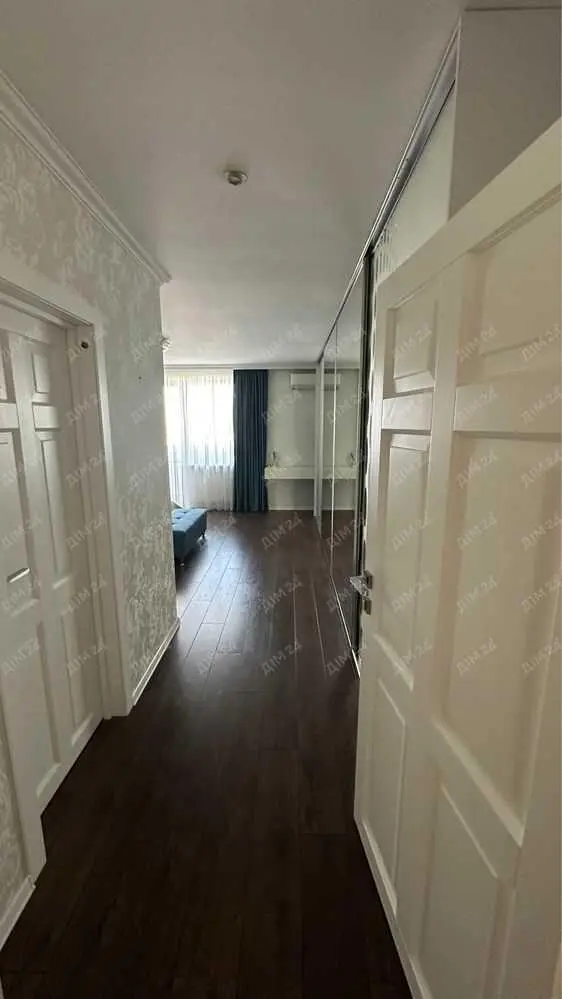 Трикімнатна квартира з ремонтом у центрі