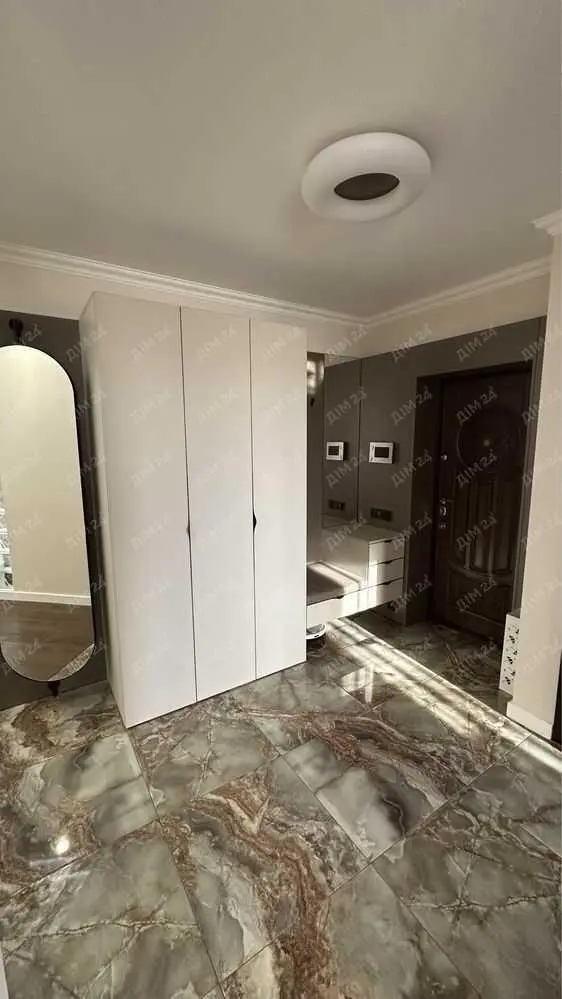 Трикімнатна квартира з ремонтом у центрі