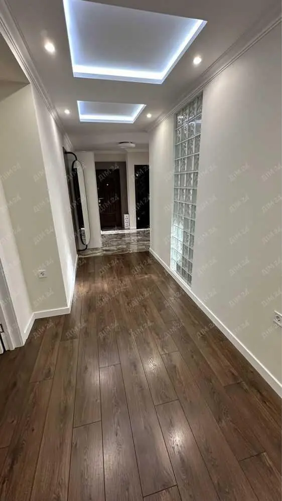 Трикімнатна квартира з ремонтом у центрі