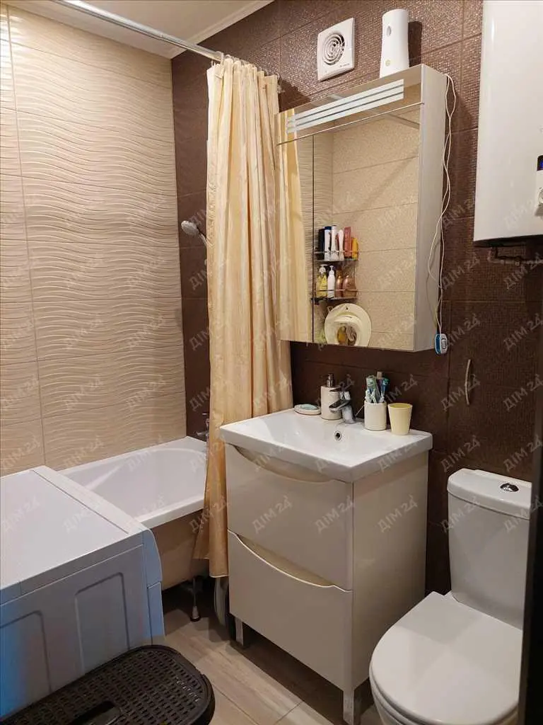 Трикімнатна квартира на Автовокзалі!