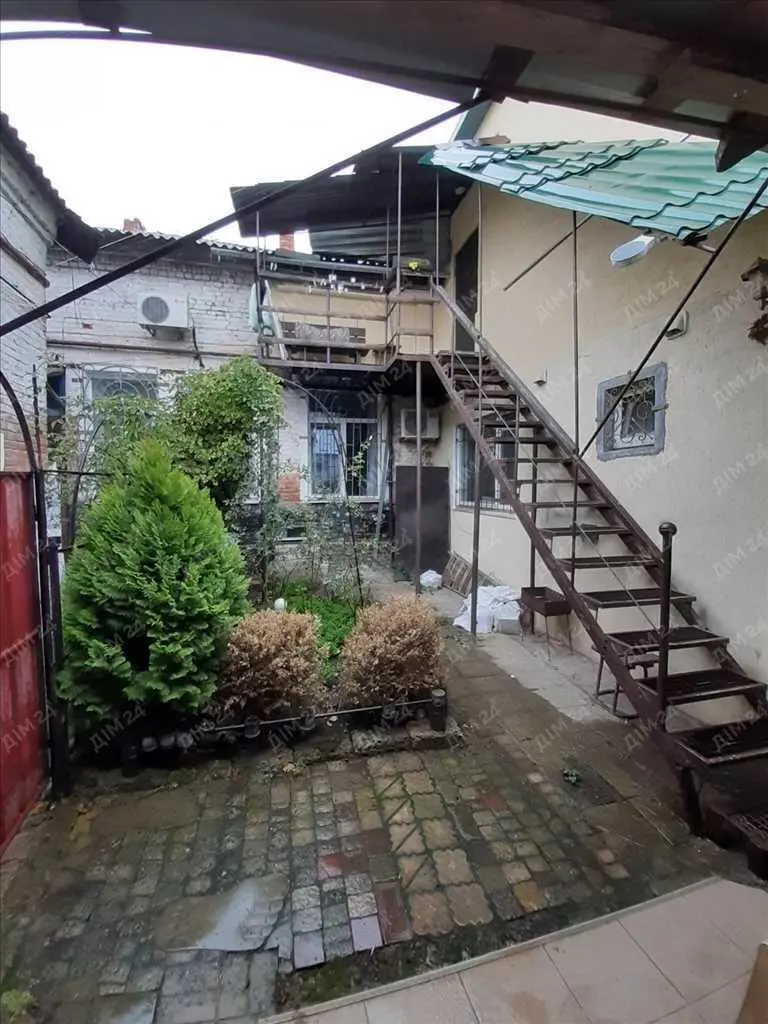 Двокімнатна квартира з АО та сонячними панелями.