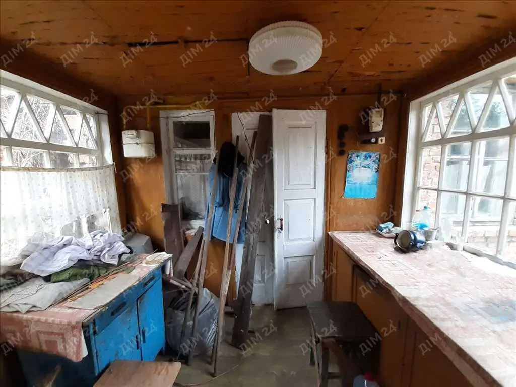 Просторий будинок в районі стадіону. 