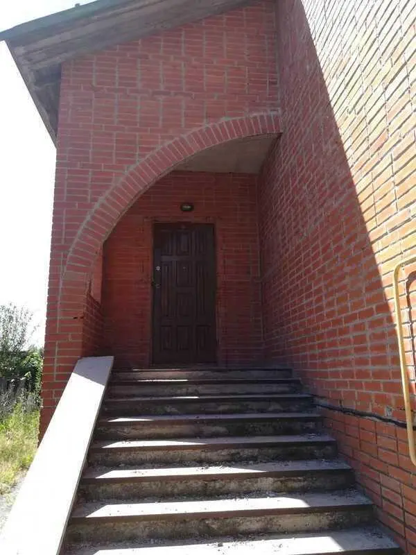 Цегляний двоповерховий будинок в Ліску