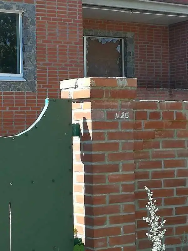 Цегляний двоповерховий будинок в Ліску