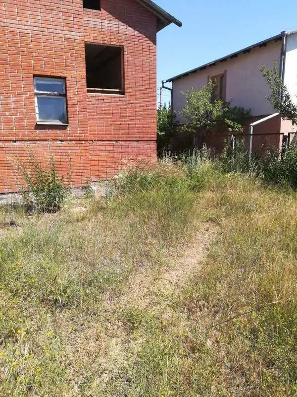 Цегляний двоповерховий будинок в Ліску