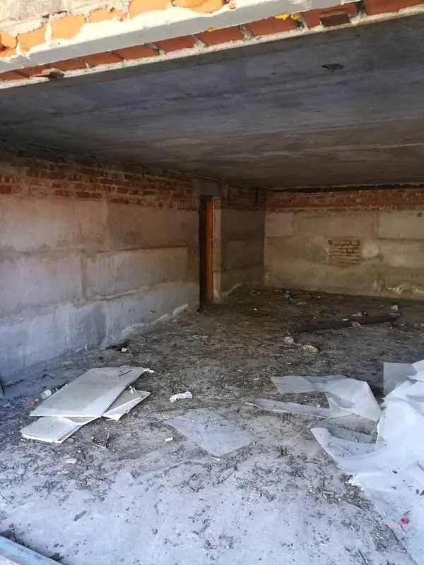 Цегляний двоповерховий будинок в Ліску