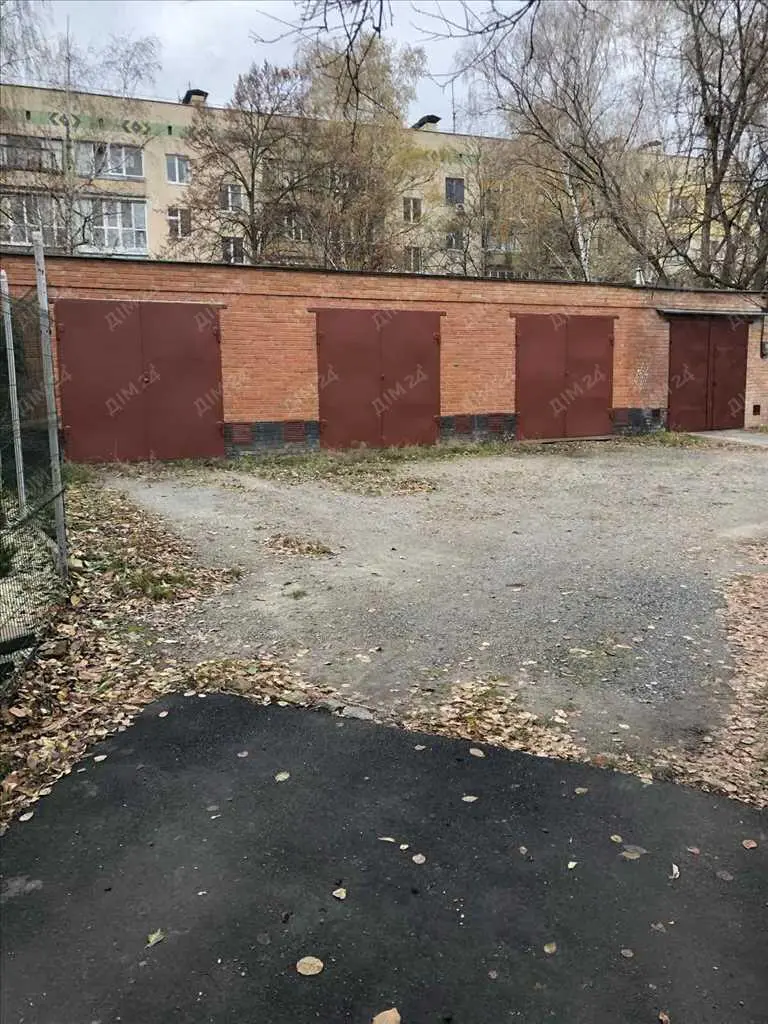 Добротний гараж на Лідова! 