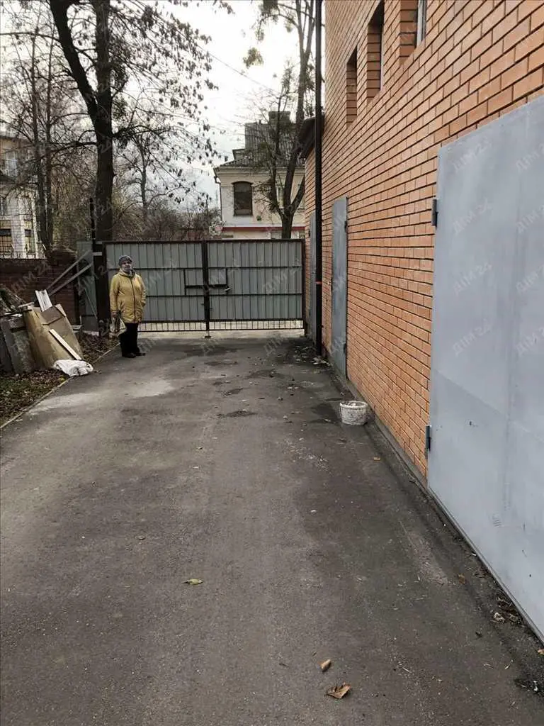 Добротний гараж на Лідова! 