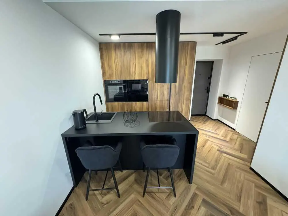 Сучасна 1-кімнатна квартира з дизайнерським ремонтом 