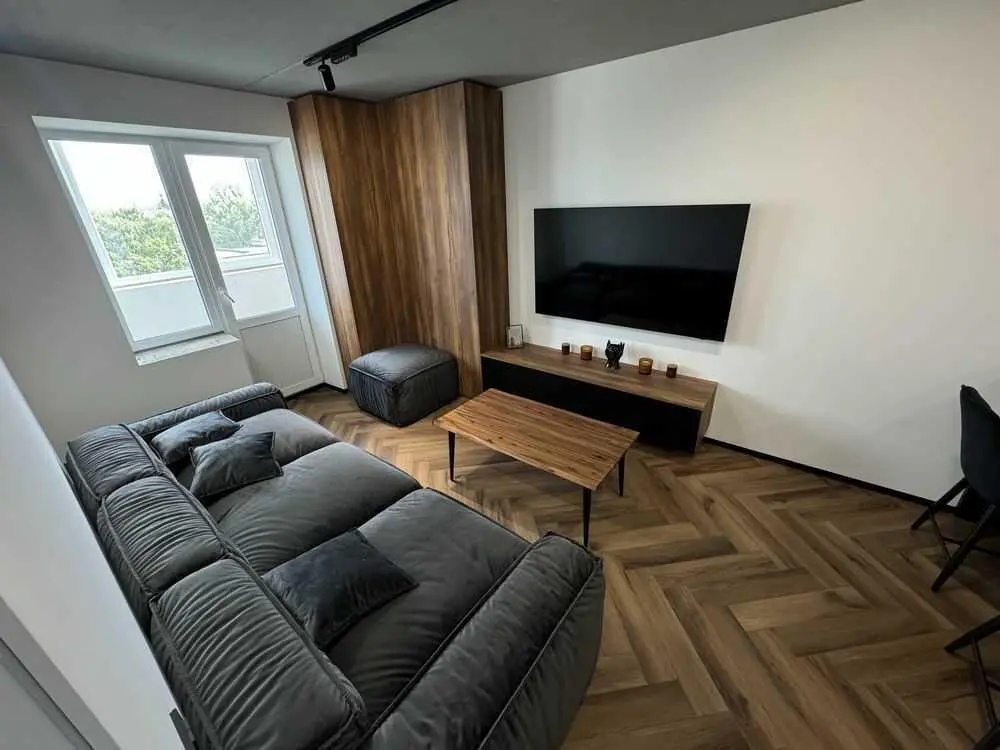 Сучасна 1-кімнатна квартира з дизайнерським ремонтом 