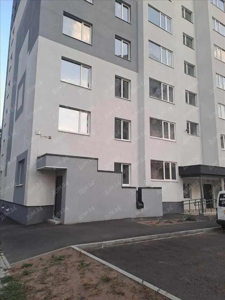 Простора квартира в новобудові!