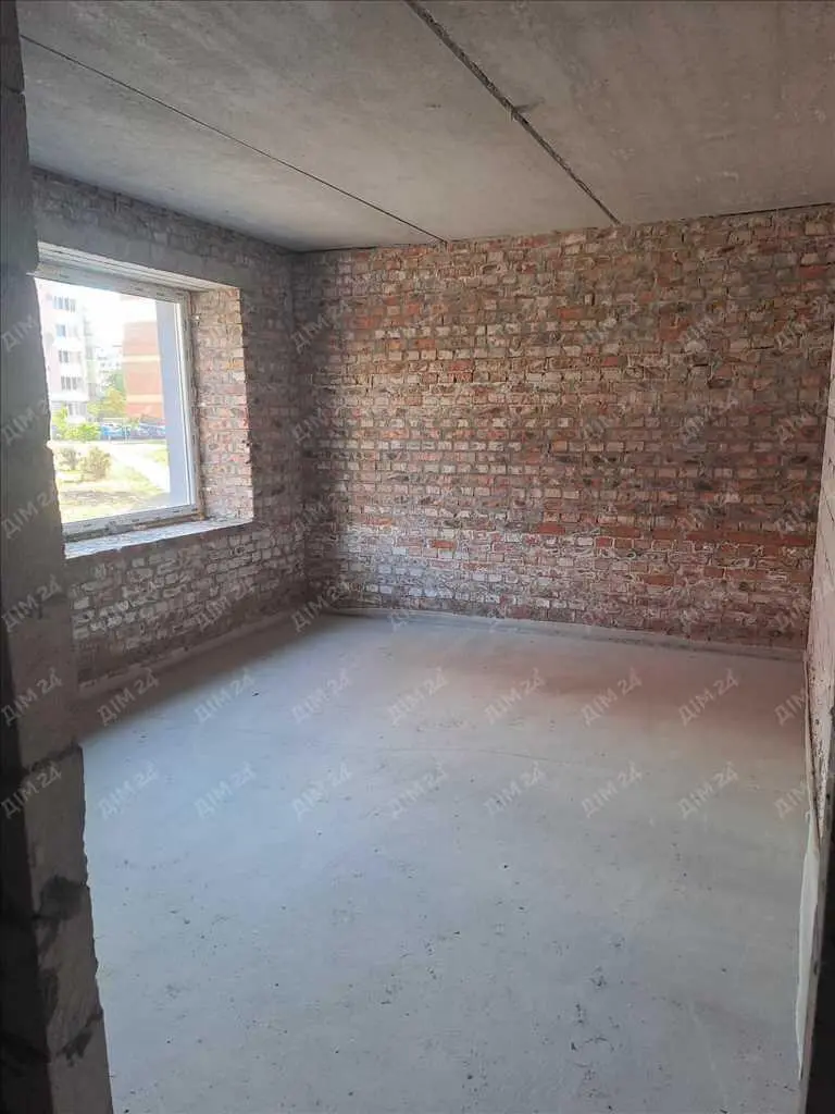 Простора квартира в новобудові!