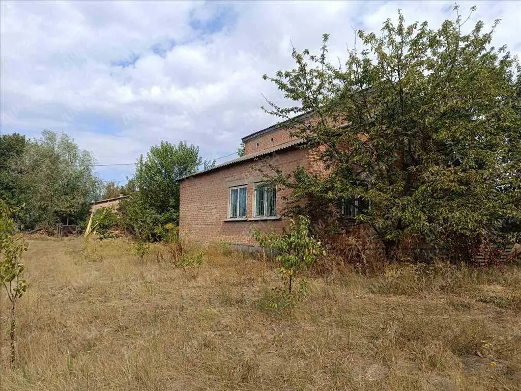 Цегляний будинок в Верхолах