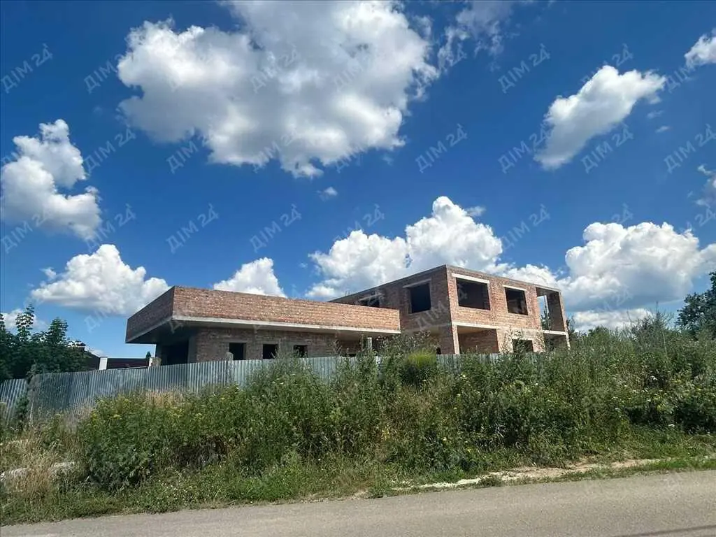 Сучасний котедж в місті!