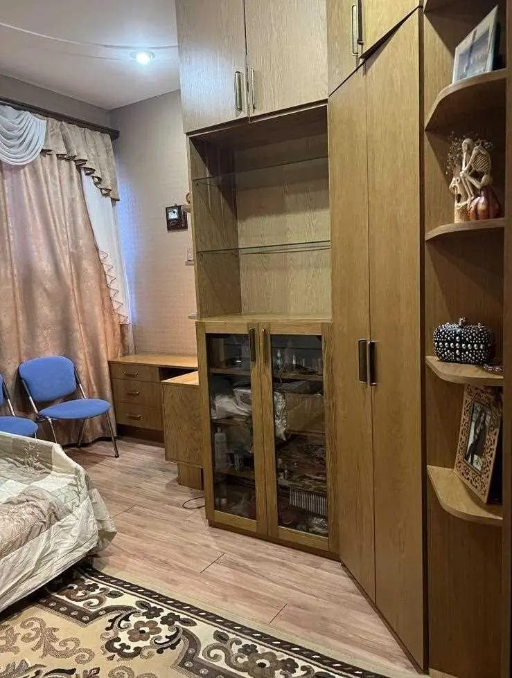 Простора сталінка в районі Павленківського парку