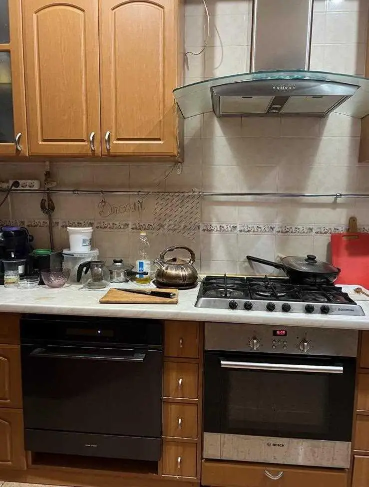 Простора сталінка в районі Павленківського парку