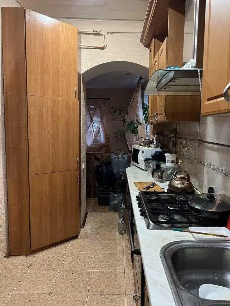 Простора сталінка в районі Павленківського парку