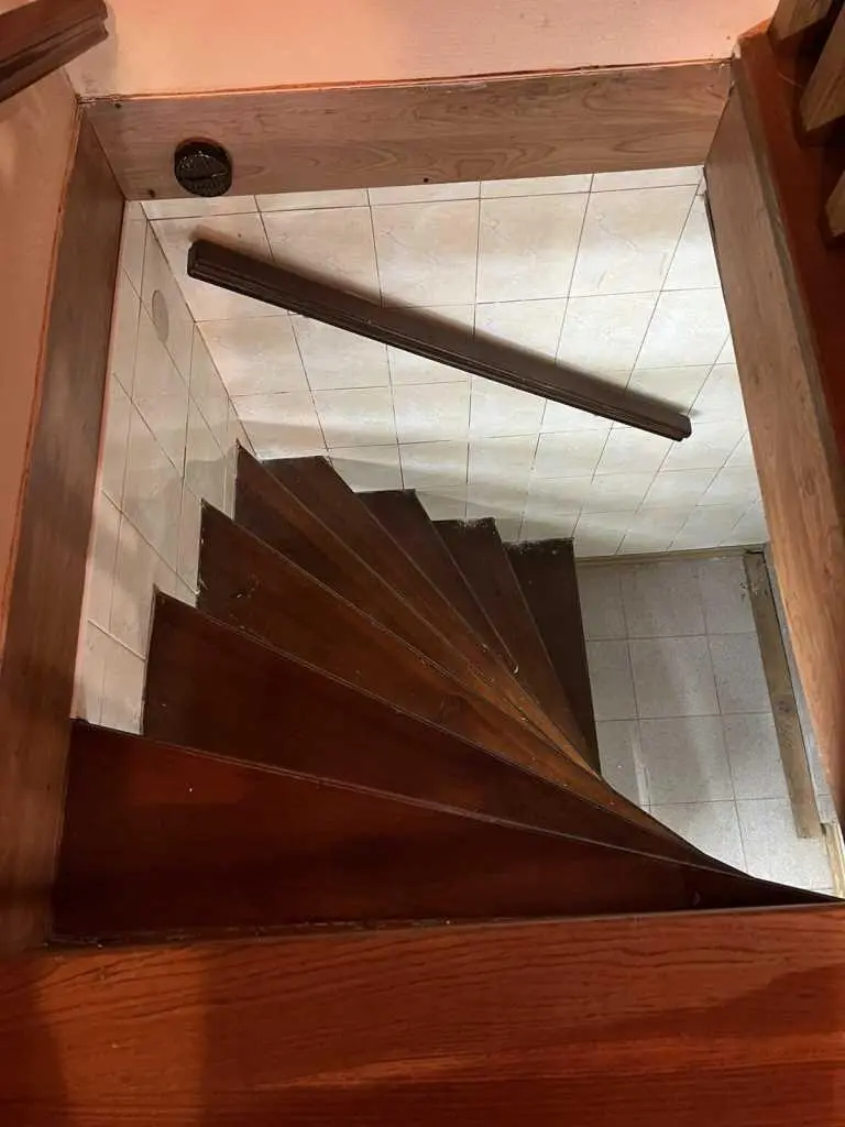 Простора сталінка в районі Павленківського парку