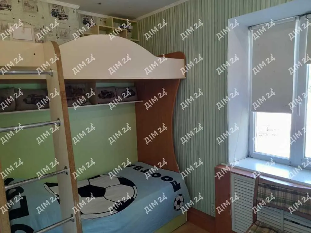 Окремий будинок в центральній частині міста