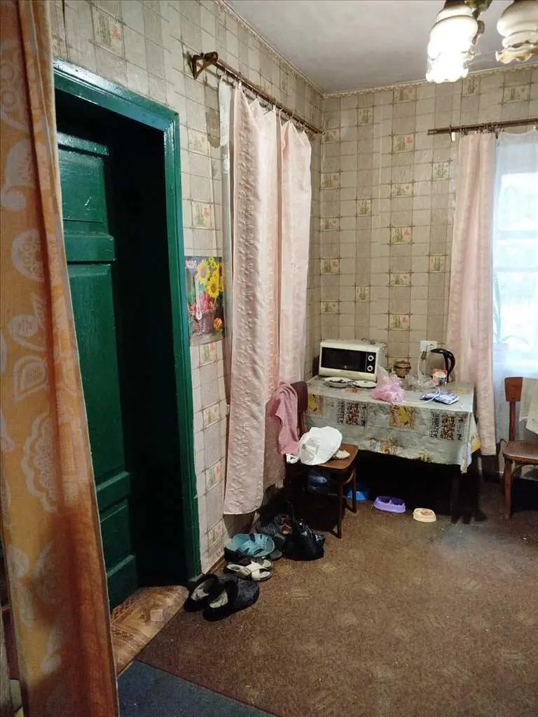 Будинок в оточенні лісу!