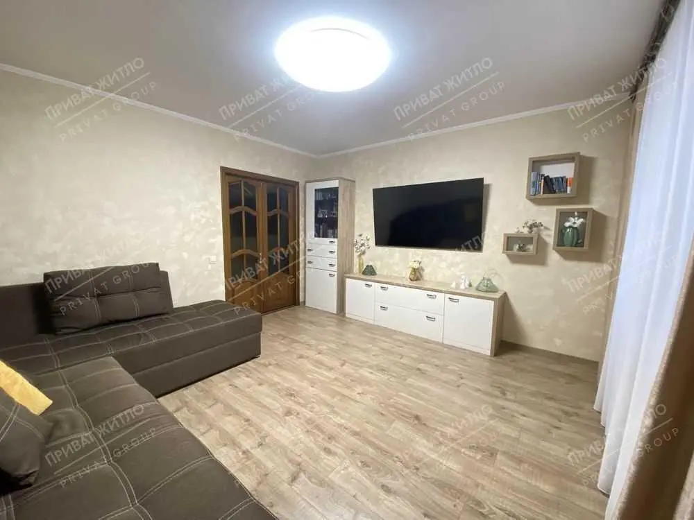 Продаж 2 кімнатної квартири з гарним ремонтом 