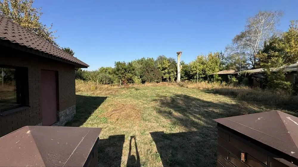 Продаж земельної ділянки під забудову неподалік річки в Петрівці 