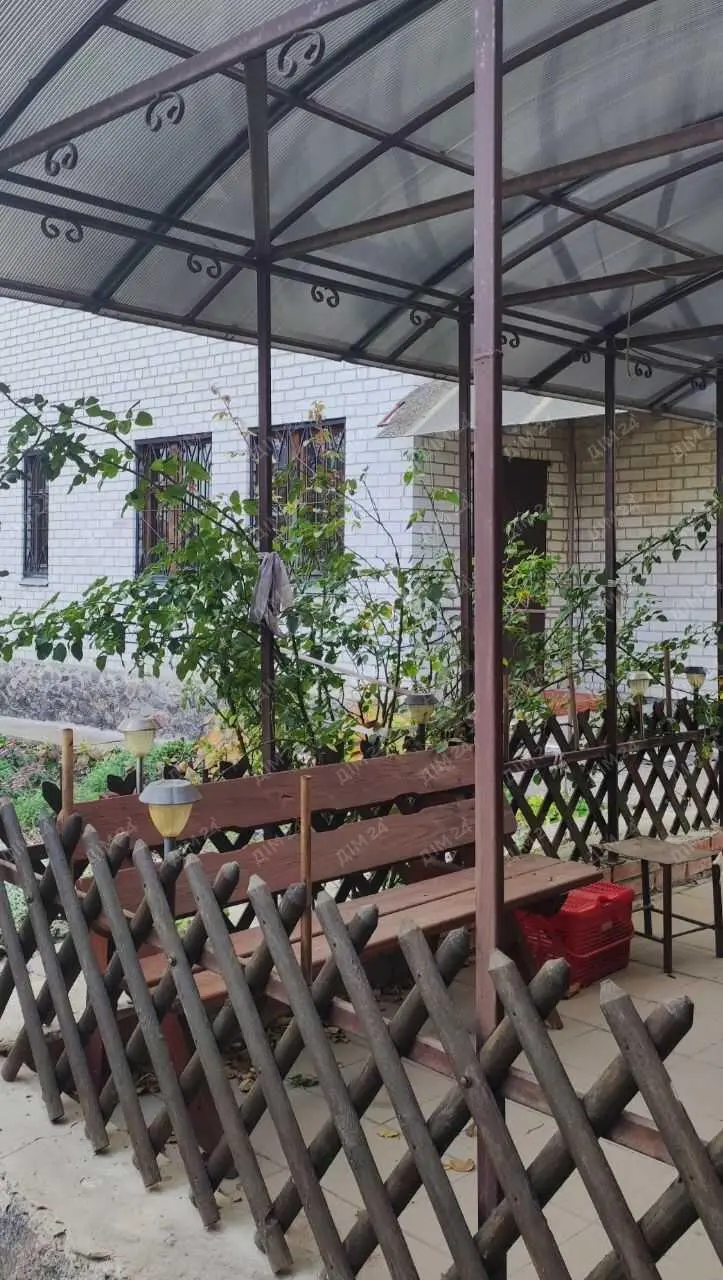 Просторий будинок в центральній частині міста.