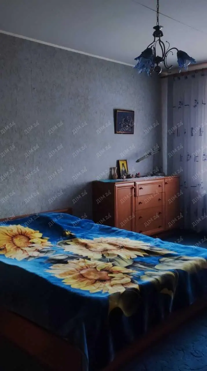 Просторий будинок в центральній частині міста.