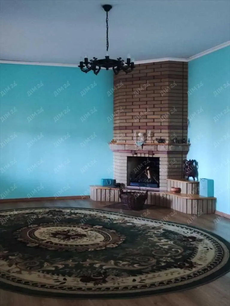 Просторий будинок в центральній частині міста.