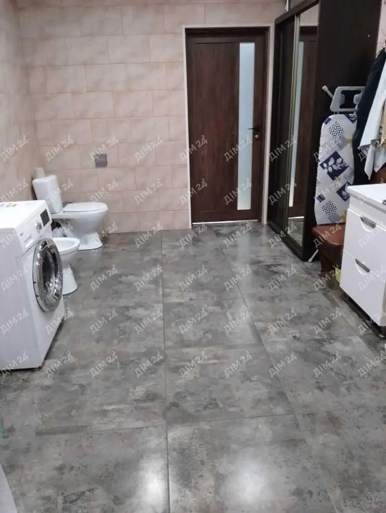 Просторий будинок в мальовничому місці Полтави – ваш ідеальний дім!