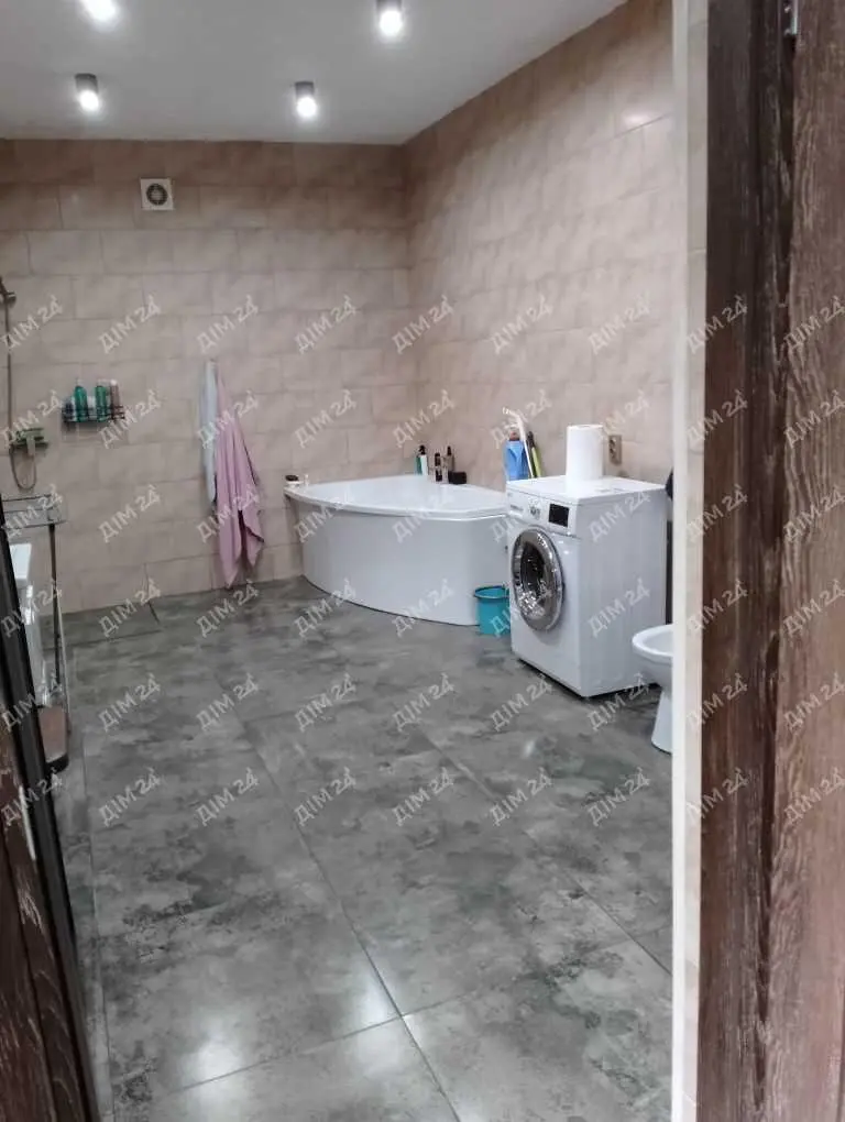 Просторий будинок в мальовничому місці Полтави – ваш ідеальний дім!