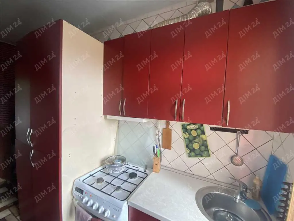 Затишний цегляний будинок з окремою ділянкою.