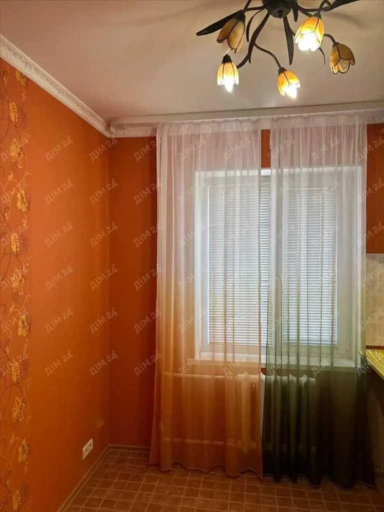 Трикімнатна квартира в Карлівці