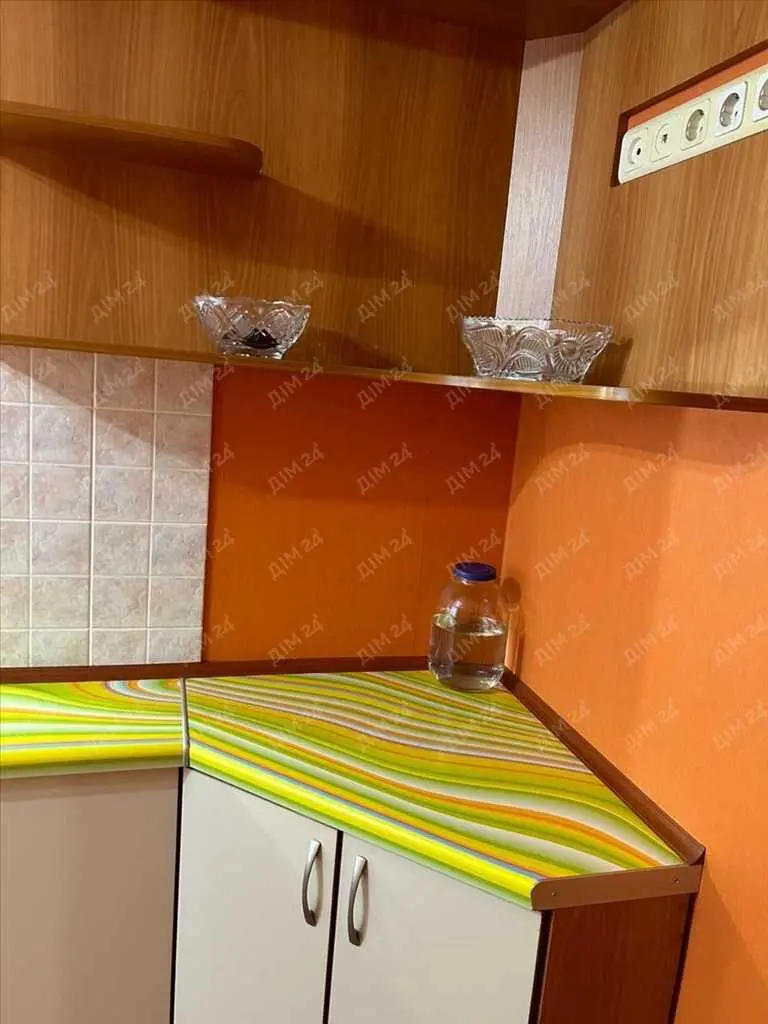 Трикімнатна квартира в Карлівці