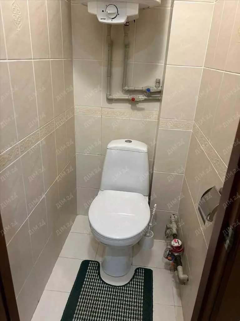 Трикімнатна квартира в Карлівці